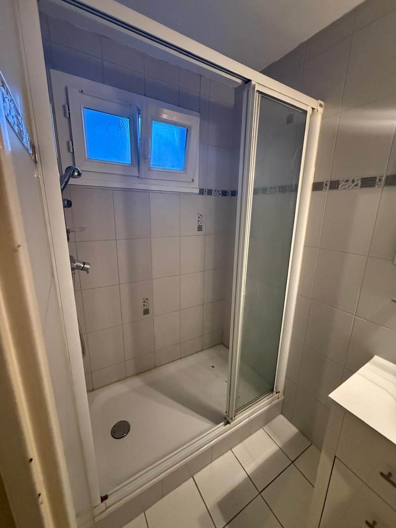 Salle de bain en résine - avant